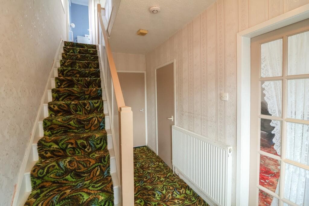 Oakfield Road, Hadfield - Image 11
