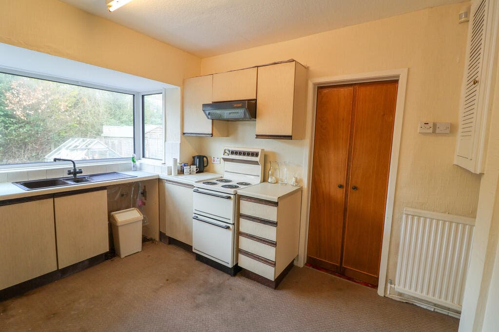 Oakfield Road, Hadfield - Image 3