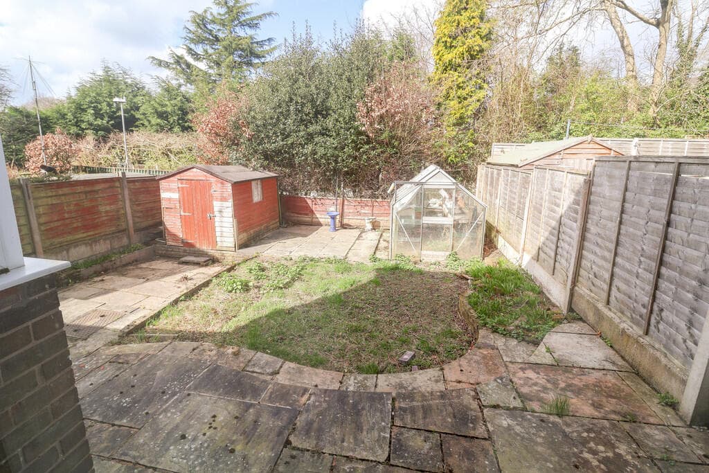 Oakfield Road, Hadfield - Image 4