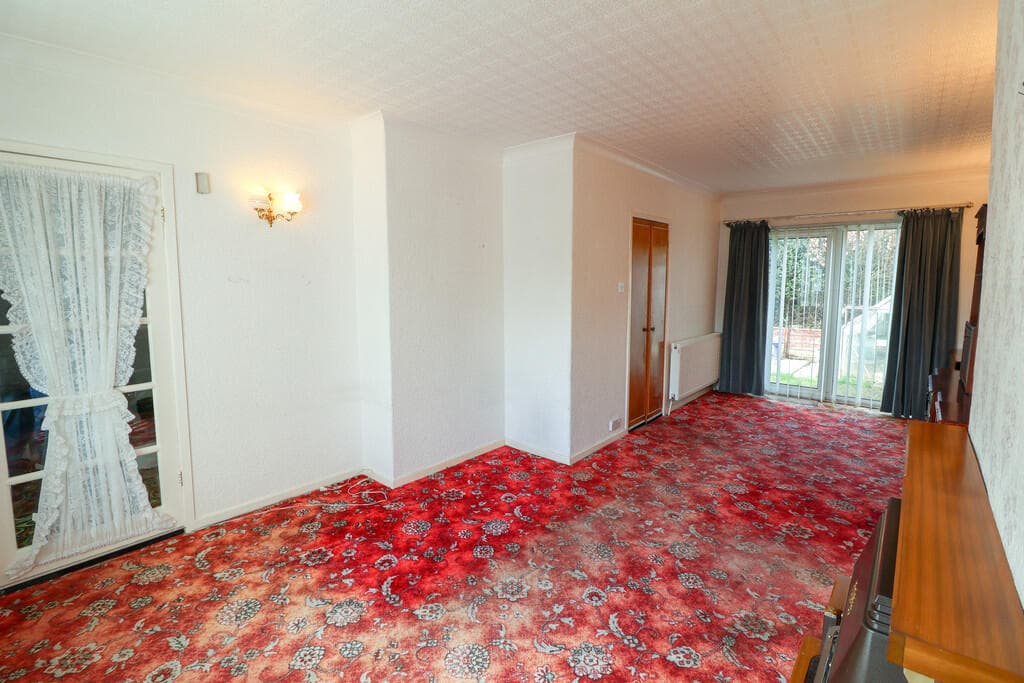 Oakfield Road, Hadfield - Image 6