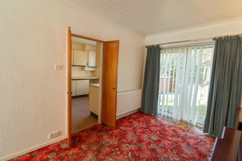 Oakfield Road, Hadfield - Image 8