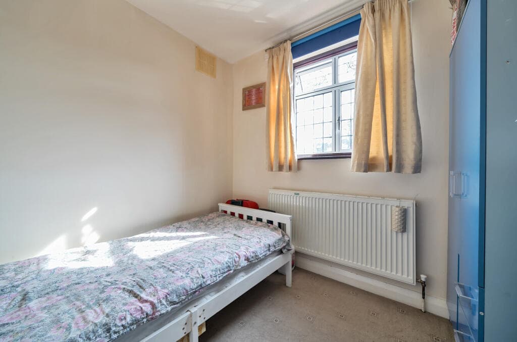 Otley Drive, Ilford - Image 11