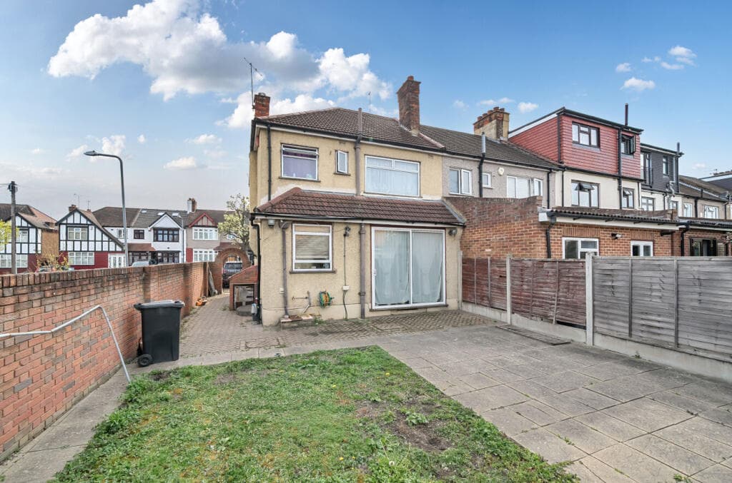 Otley Drive, Ilford - Image 2