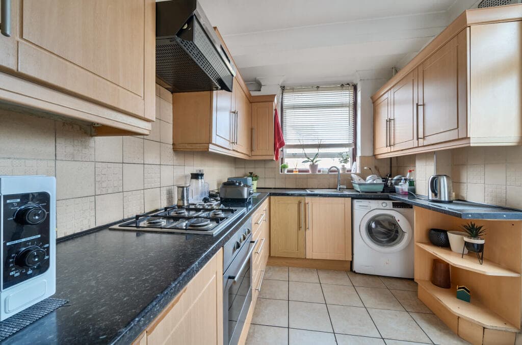 Otley Drive, Ilford - Image 4