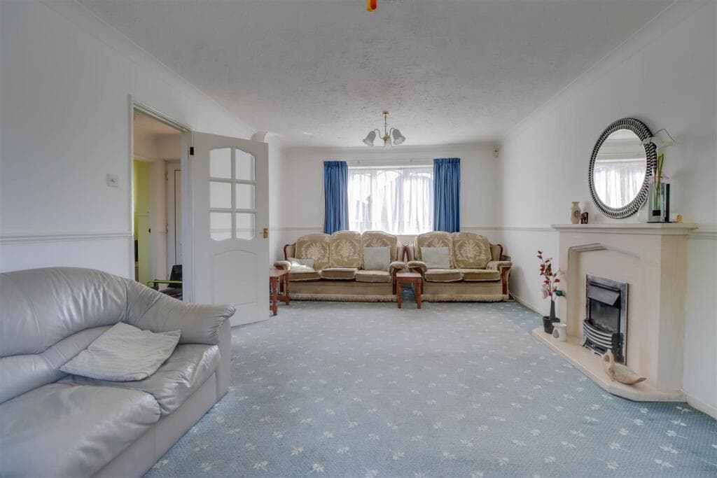 Hornchurch Close, Wickford - Image 4
