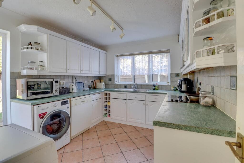 Hornchurch Close, Wickford - Image 5