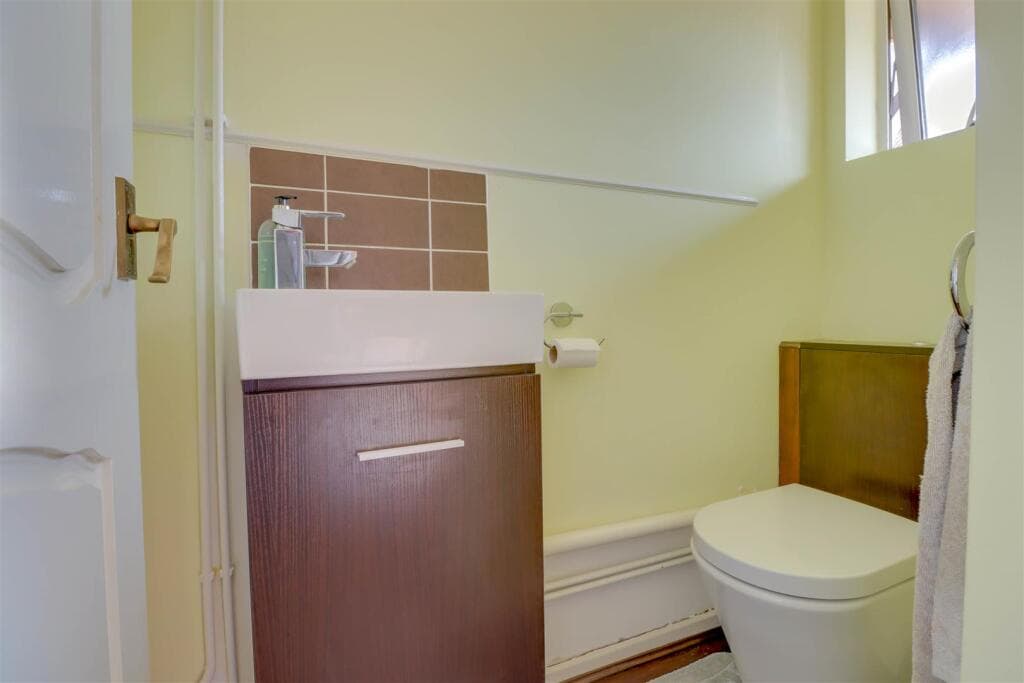 Hornchurch Close, Wickford - Image 7