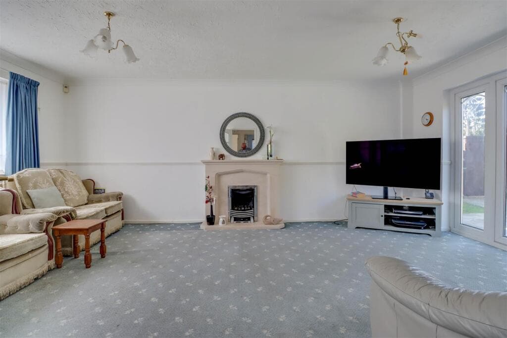 Hornchurch Close, Wickford - Image 9