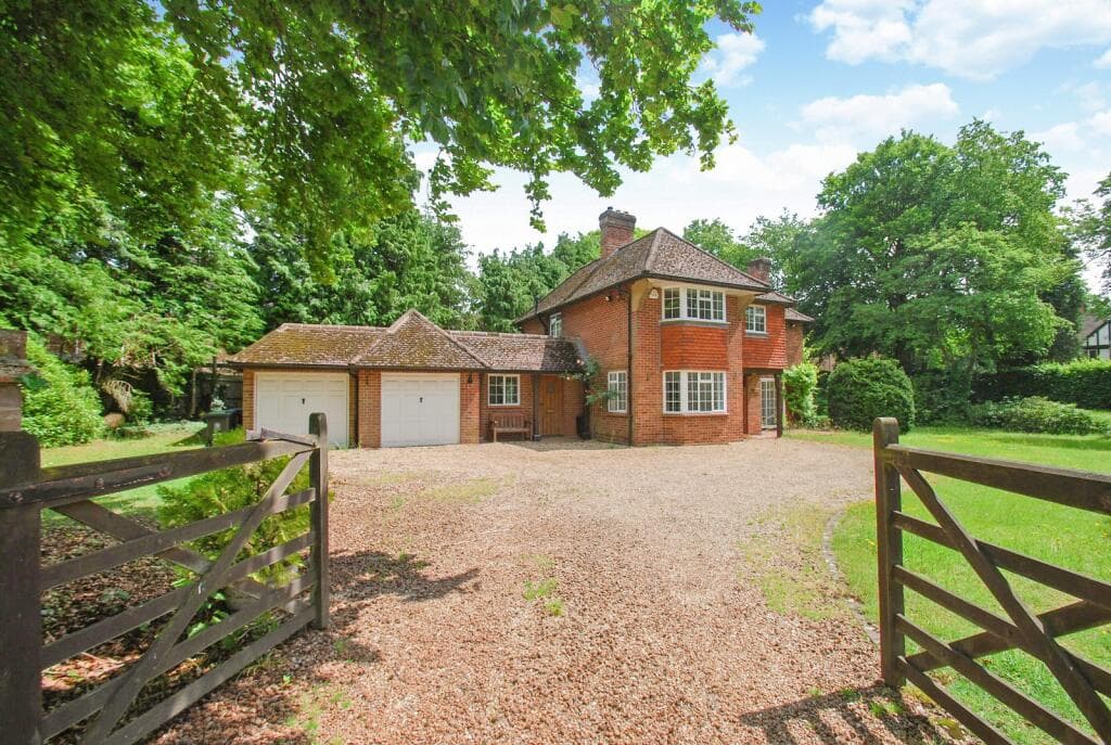 Westfield Road, Beaconsfield, Buckinghamshire, HP9 - Image 2