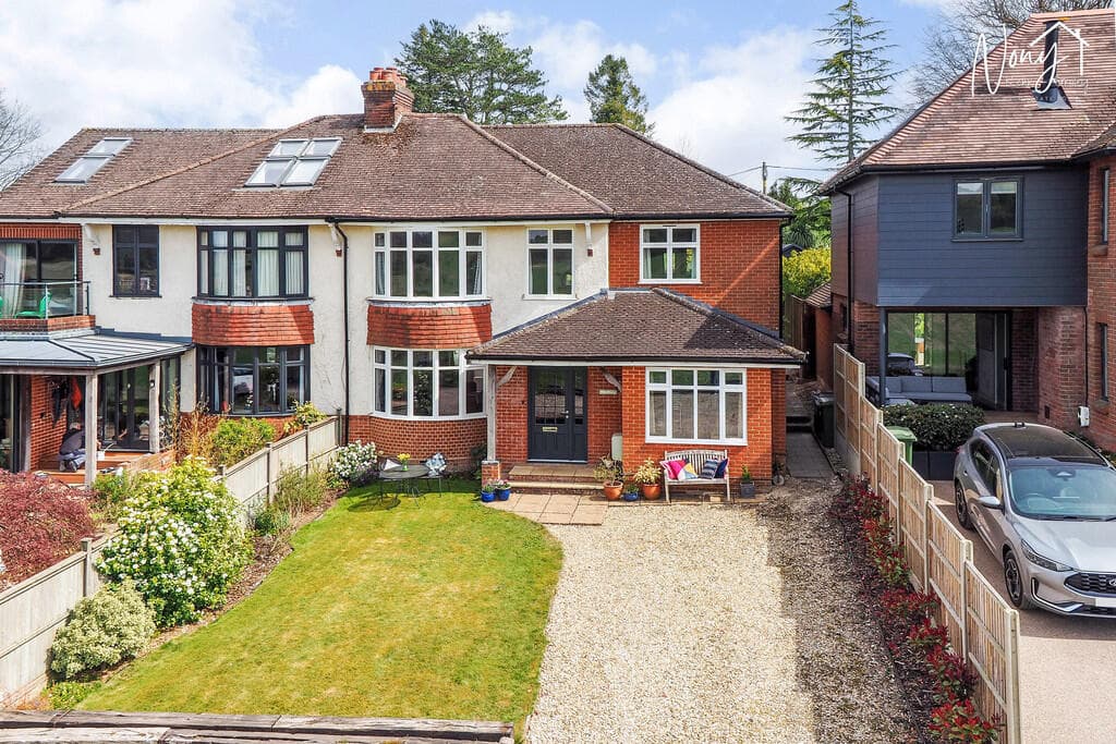 West View Road, SO22 - Image 1