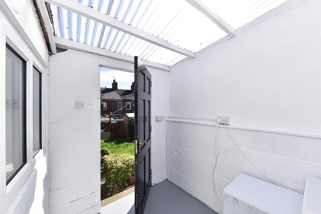 Foden Street, Macclesfield, Cheshire - Image 6