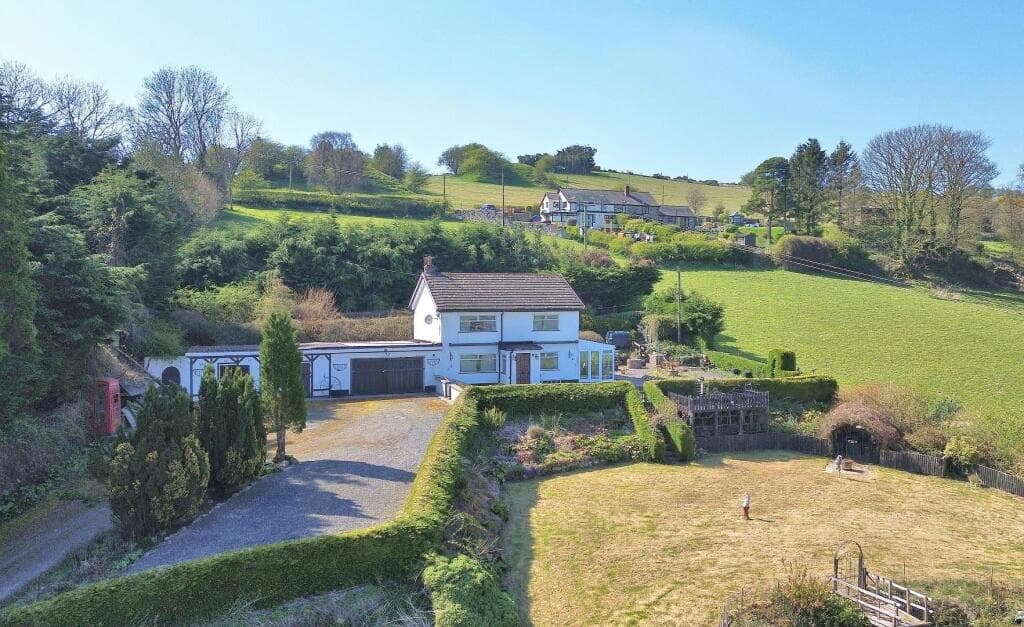 View property at Ffordd Las, Gwernymynydd, Mold