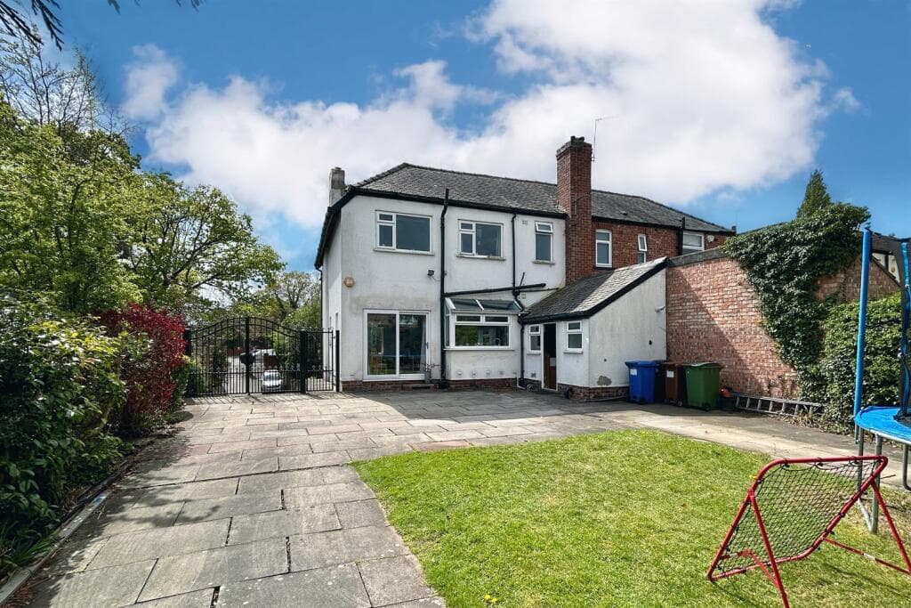 View property at Hollyhedge Road, Gatley, Stockport