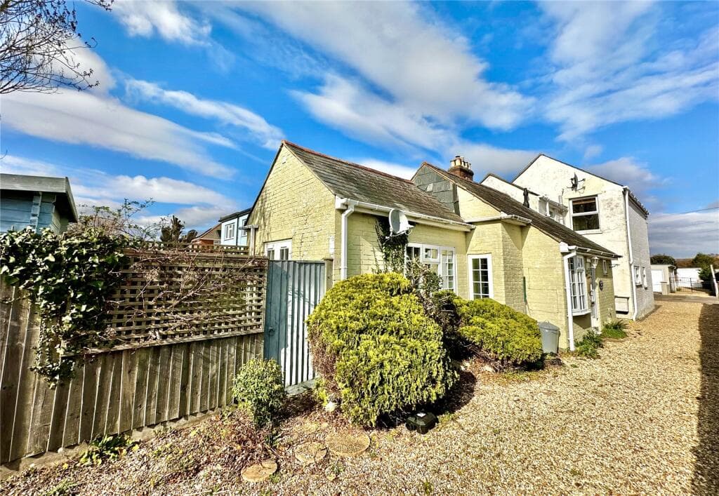 Westfield Road, Lymington, Hampshire, SO41 - Image 1