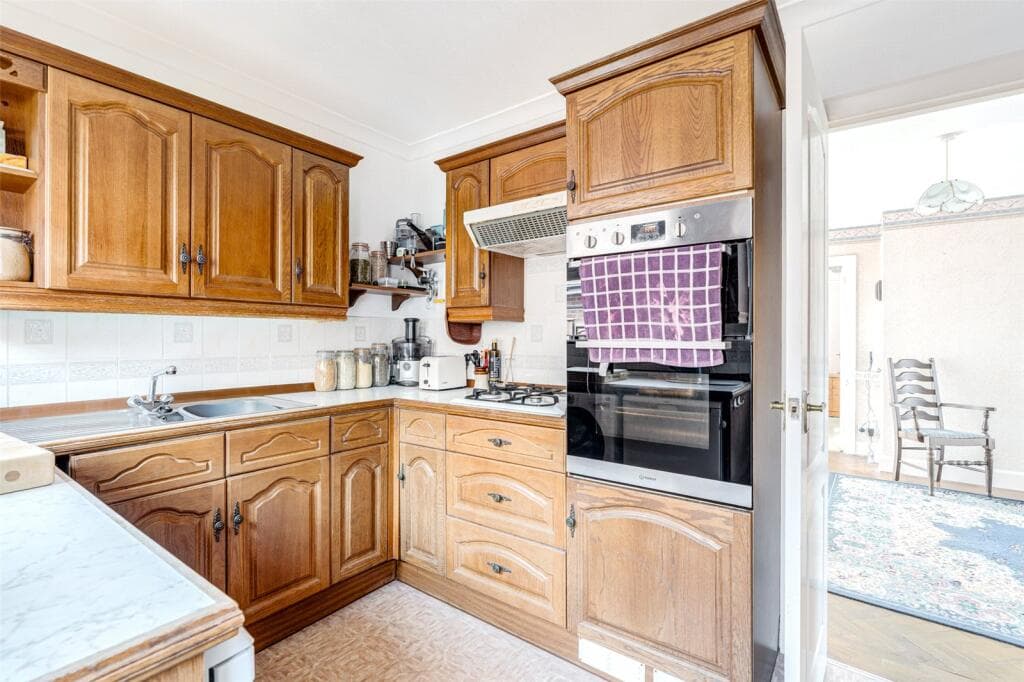 Holmes Lane, Rustington, Littlehampton, West Sussex, BN16 - Image 3