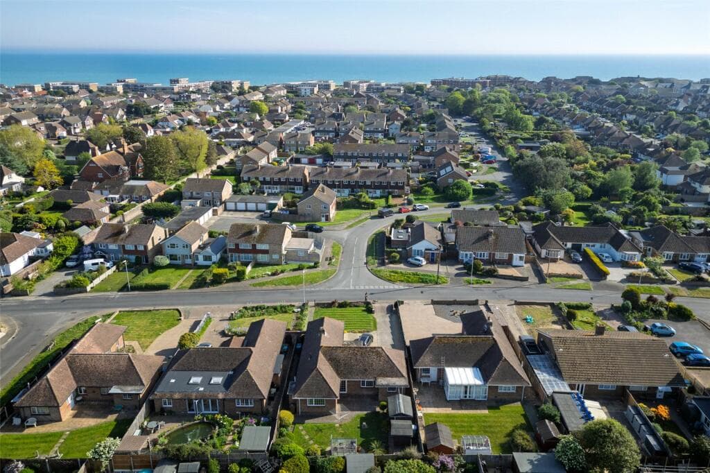 Holmes Lane, Rustington, Littlehampton, West Sussex, BN16 - Image 6