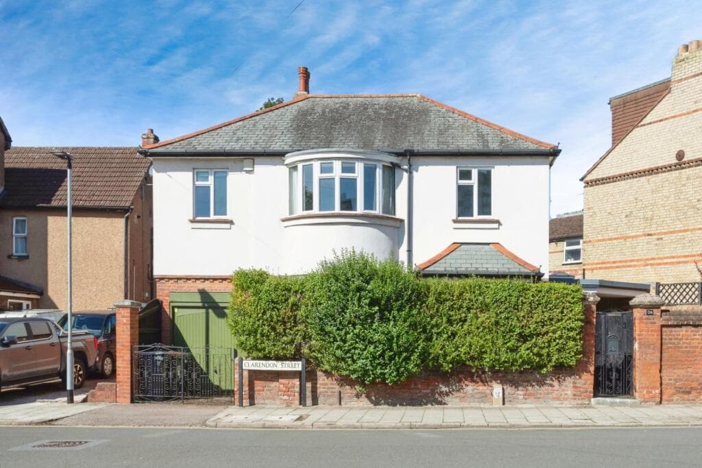 Clarendon Street, Bedford - Image 1