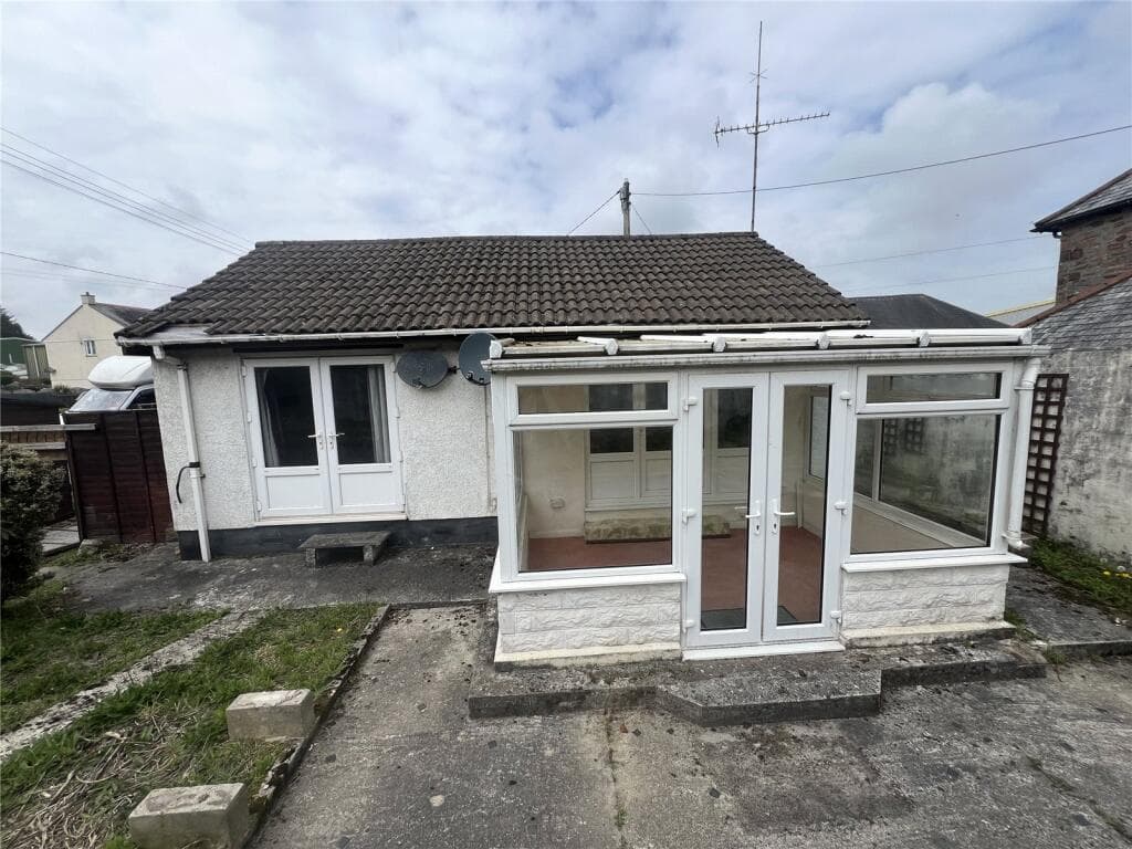 View property at Holmbush Road, St. Austell, Cornwall, PL25