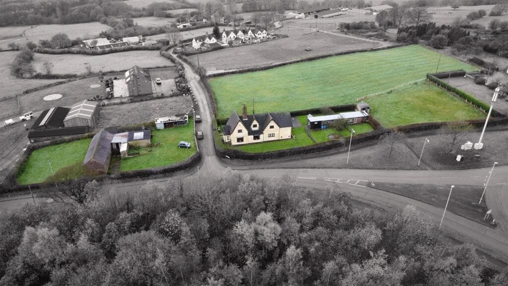 View property at Springwood Road, Newcastle-under-Lyme, Staffordshire, ST5 6BP