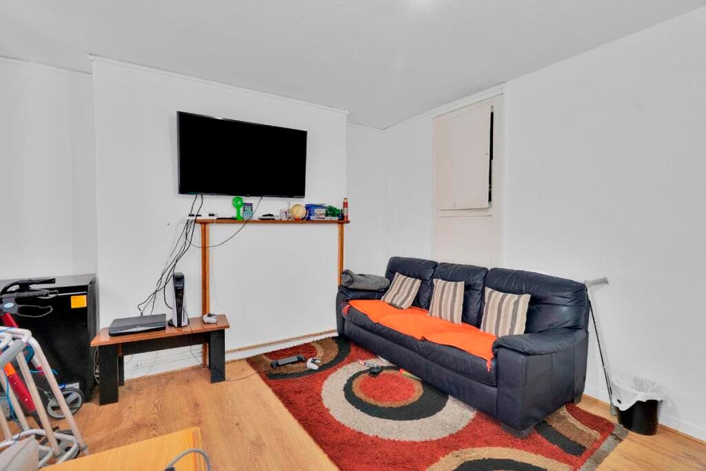 Thomas Road, Limehouse, E14 - Image 2