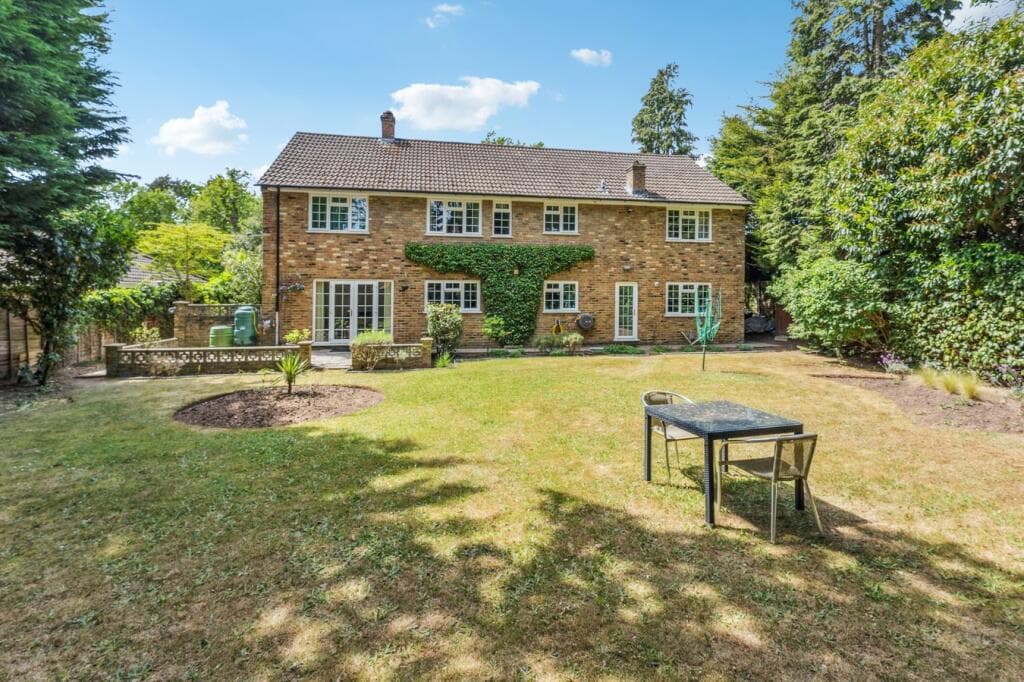 View property at Parsonage Lane, Farnham Common, SL2