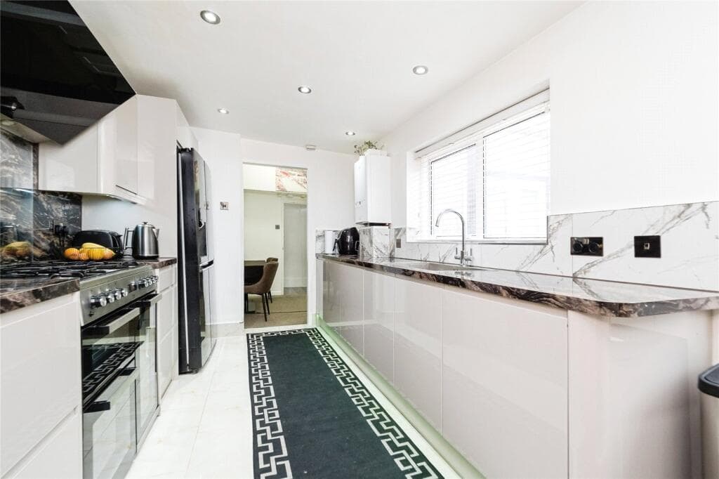 Cumberland Road, LONDON, London, E13 - Image 2