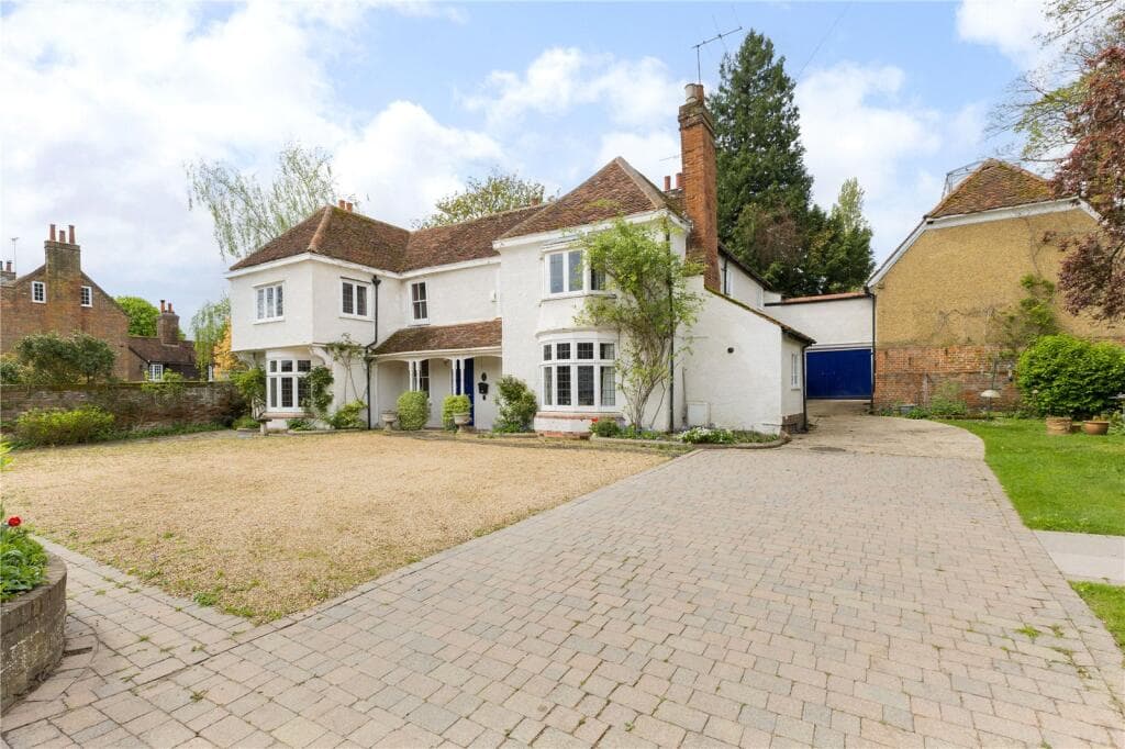 View property at High Street, Graveley, Hitchin, Hertfordshire, SG4
