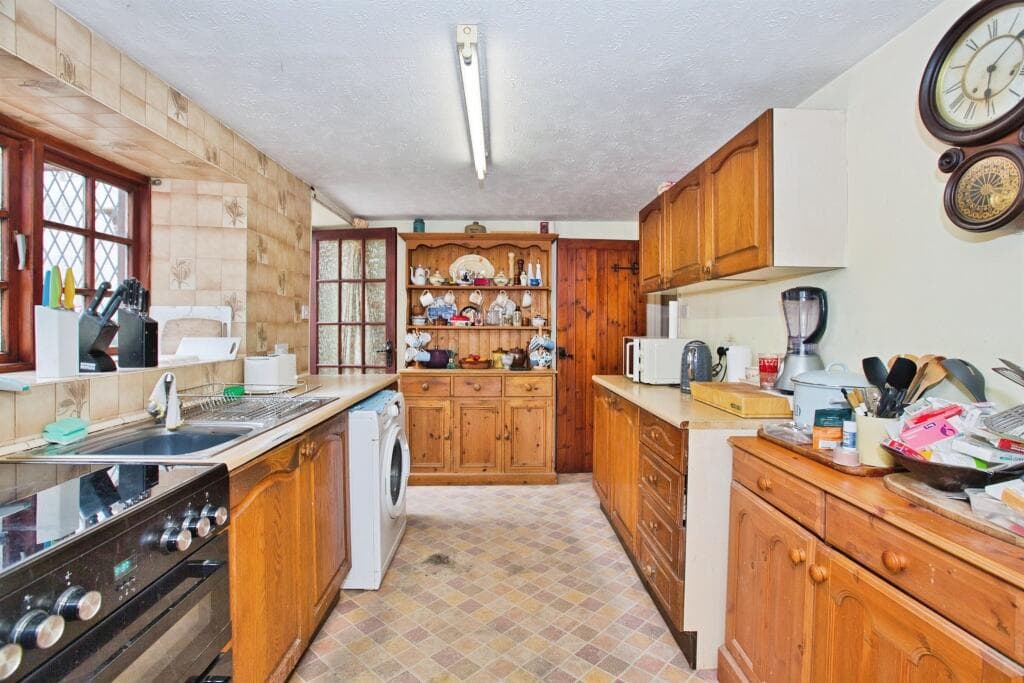 Main Street, Ash, Martock - Image 5