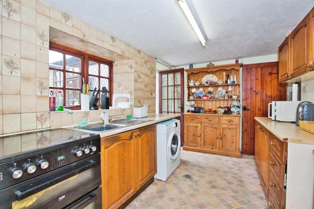 Main Street, Ash, Martock - Image 6