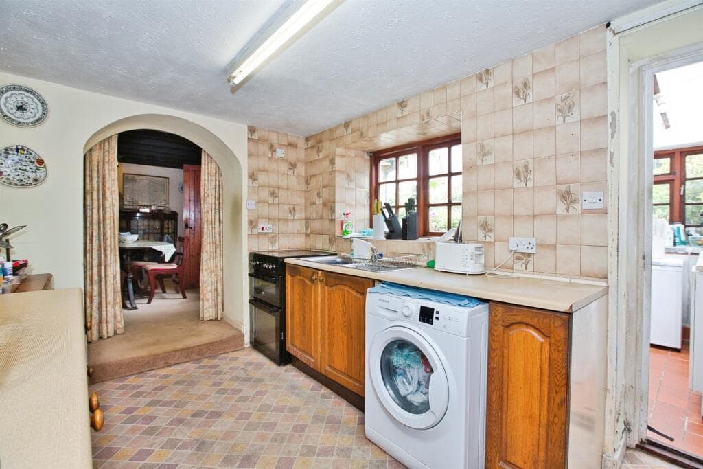 Main Street, Ash, Martock - Image 7