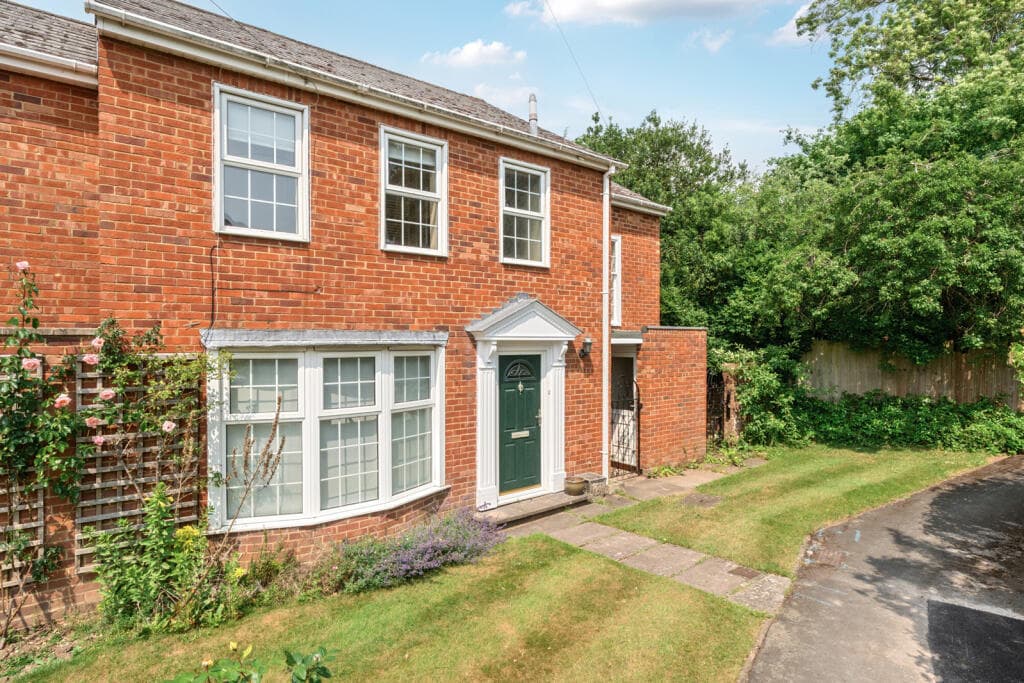 Bentinck Close, Gerrards Cross, Buckinghamshire - Image 1