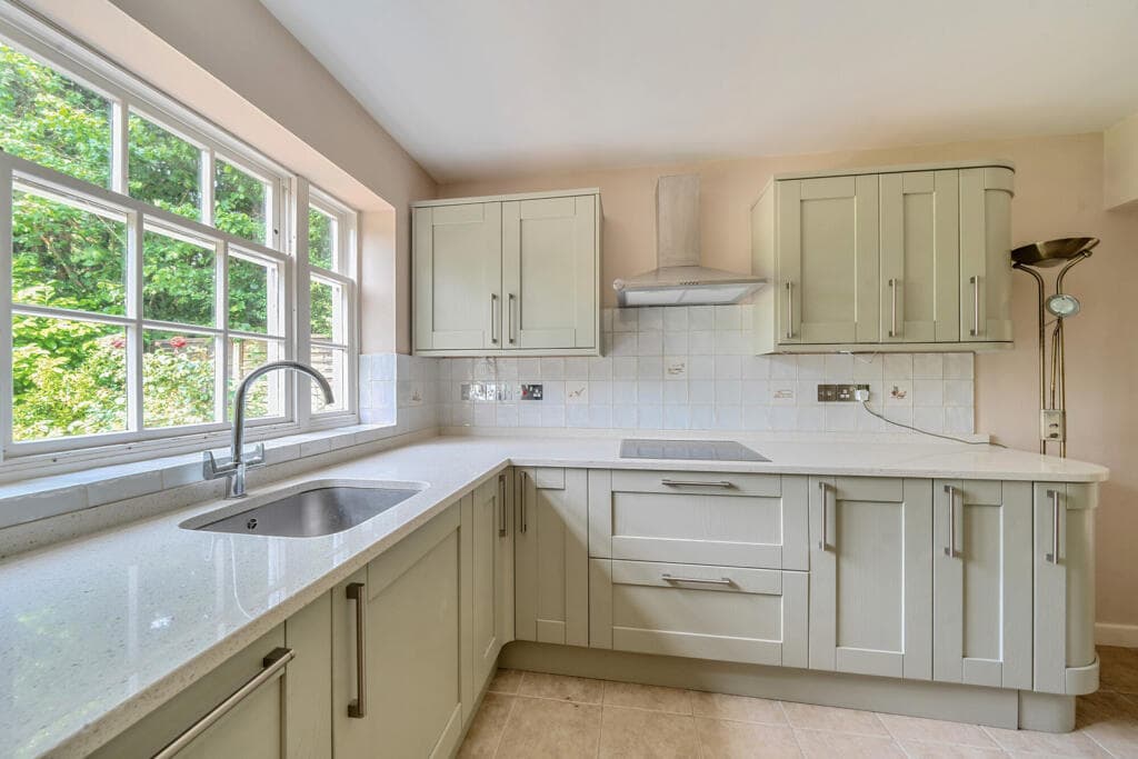 Bentinck Close, Gerrards Cross, Buckinghamshire - Image 11