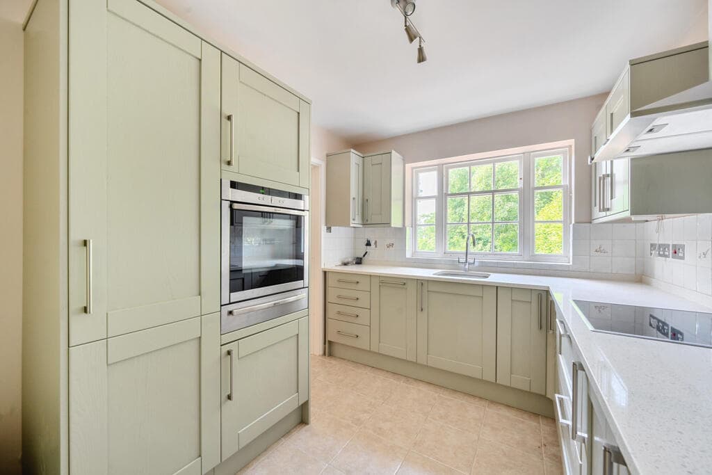Bentinck Close, Gerrards Cross, Buckinghamshire - Image 3