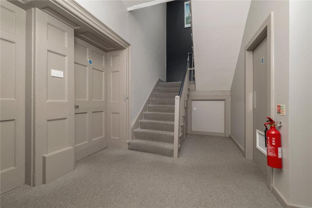 Stamford, Ironmonger Street - Image 3