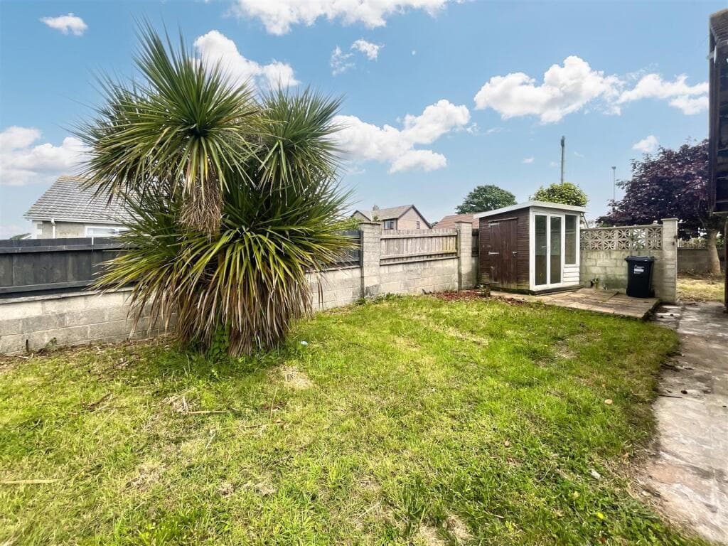 Bungalow with great potential, Helston - Image 10