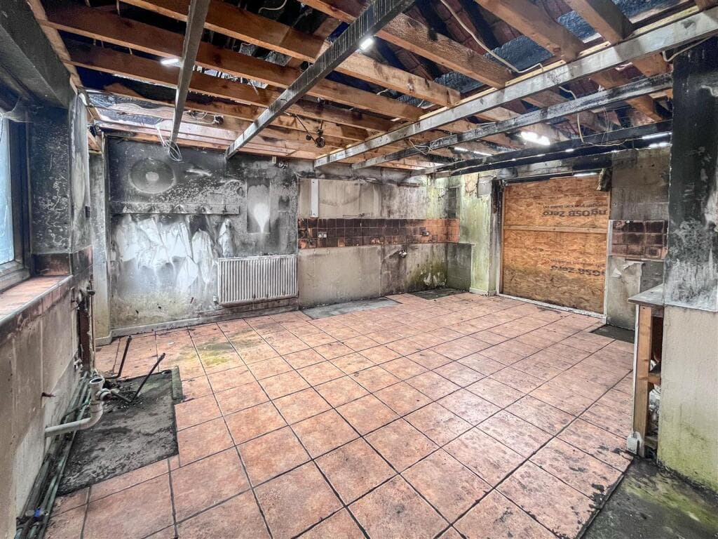 Bungalow with great potential, Helston - Image 11