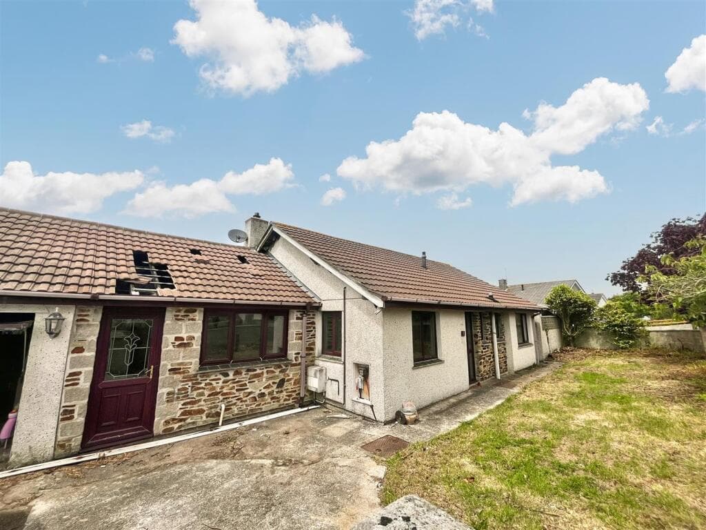 Bungalow with great potential, Helston - Image 2