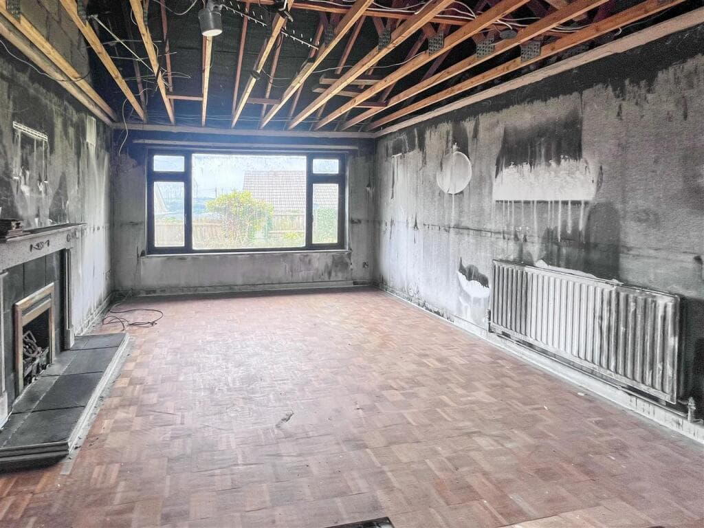 Bungalow with great potential, Helston - Image 3