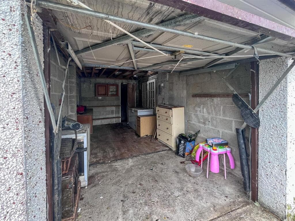 Bungalow with great potential, Helston - Image 5