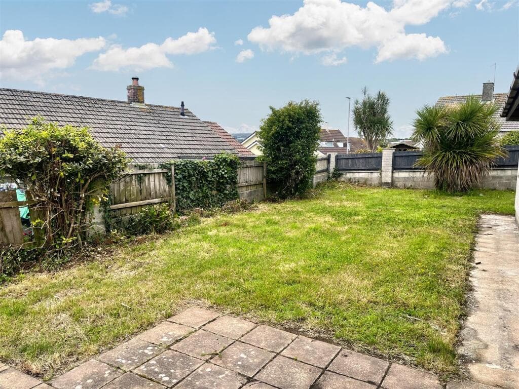 Bungalow with great potential, Helston - Image 6