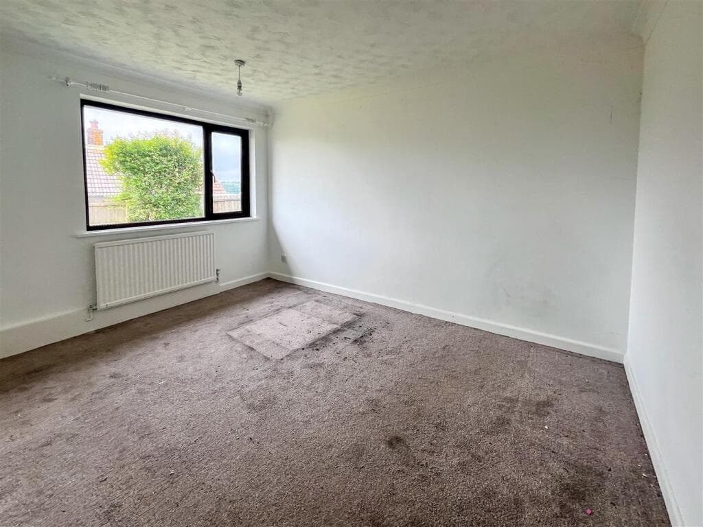 Bungalow with great potential, Helston - Image 9