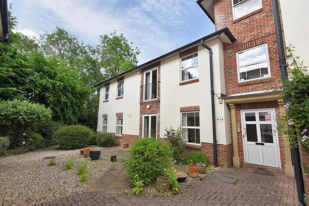 View property at Newbury, Gillingham