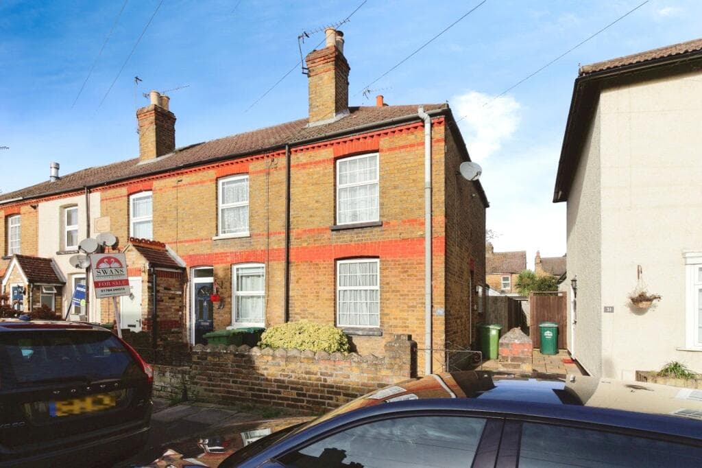 Farnell Road, Staines-upon-Thames, Surrey, TW18 - Image 1