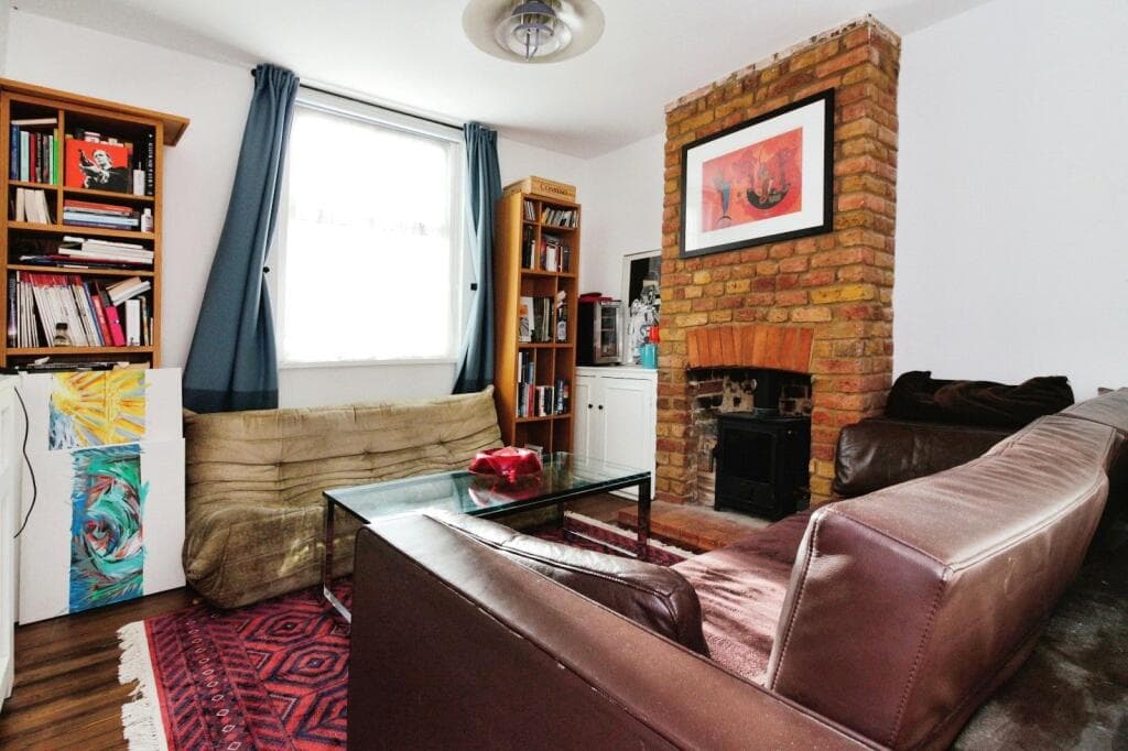 Farnell Road, Staines-upon-Thames, Surrey, TW18 - Image 3