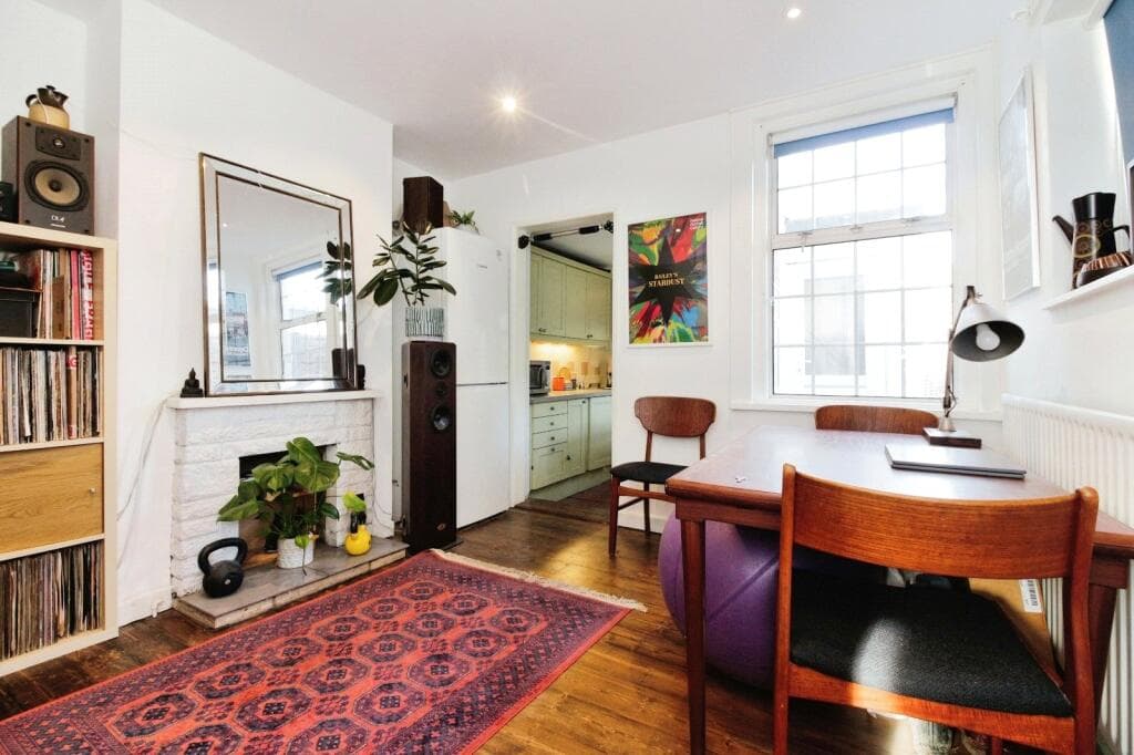 Farnell Road, Staines-upon-Thames, Surrey, TW18 - Image 4