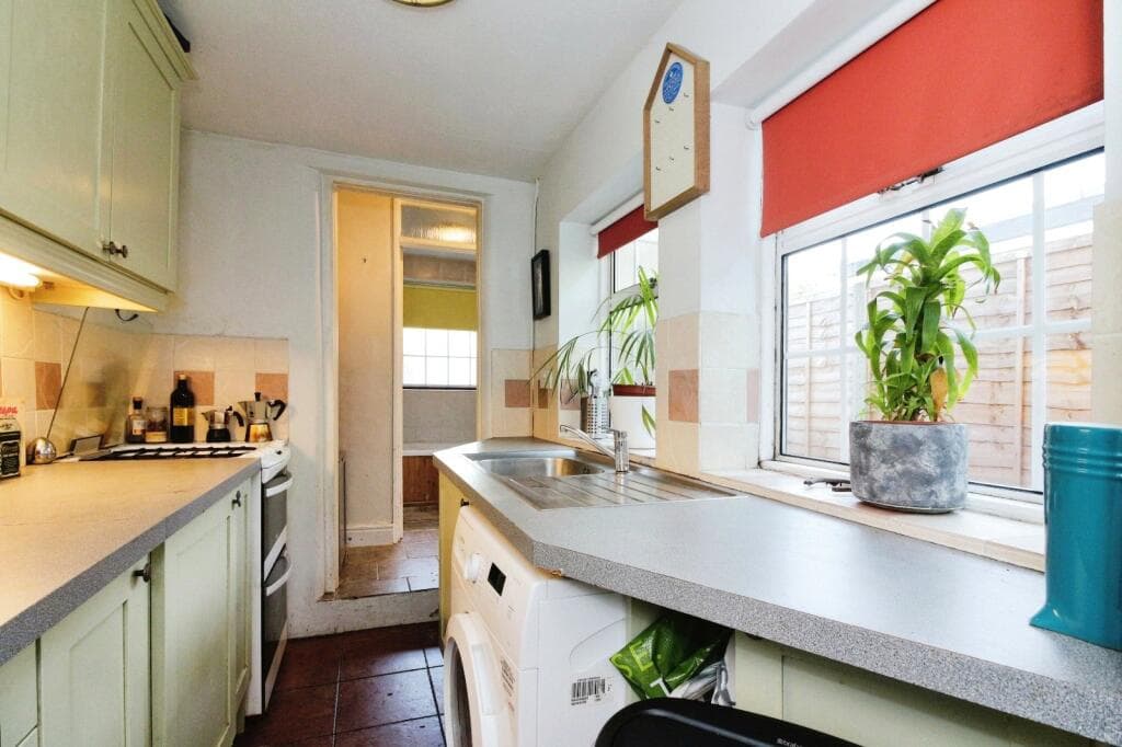 Farnell Road, Staines-upon-Thames, Surrey, TW18 - Image 9
