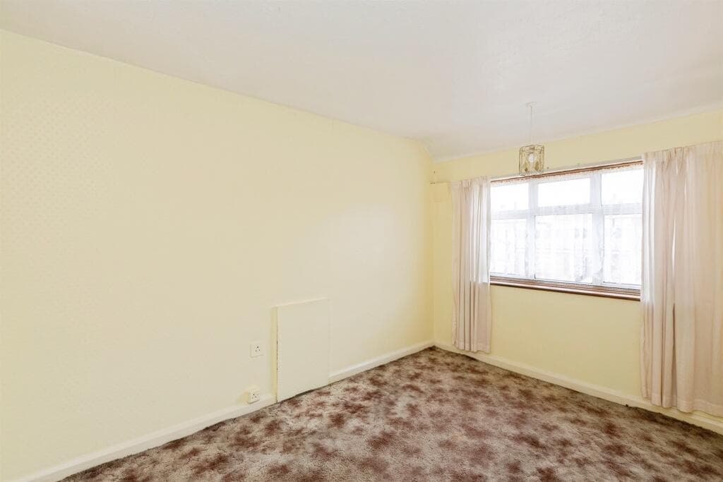 Julia Gardens, Barking - Image 11