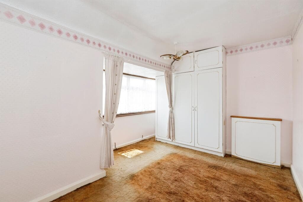 Julia Gardens, Barking - Image 5