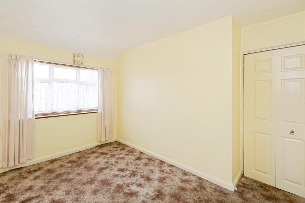 Julia Gardens, Barking - Image 7