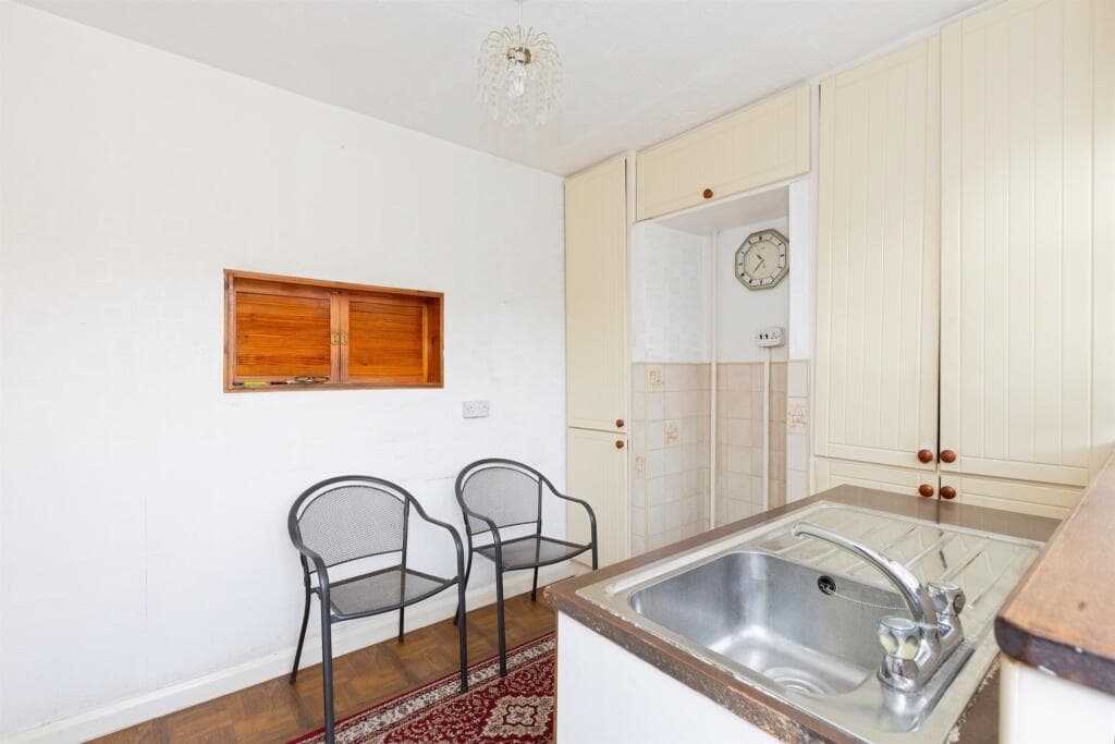 Julia Gardens, Barking - Image 8